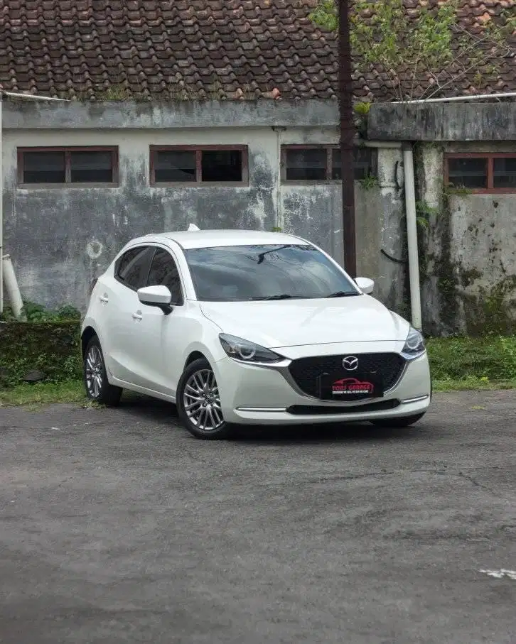 mazda 2 murah tipe GT facelift 2020 putih 187jt