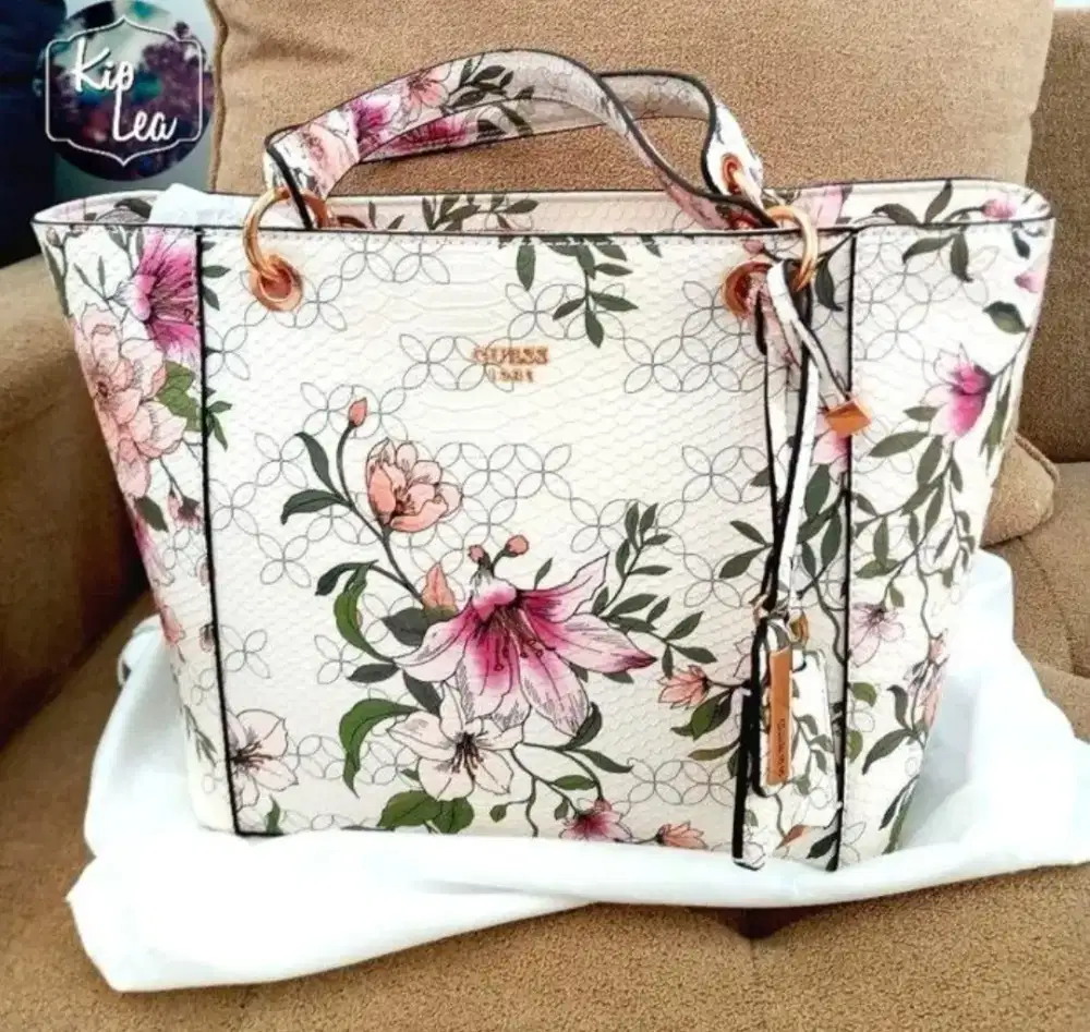 Guess Floral Edition tote bag