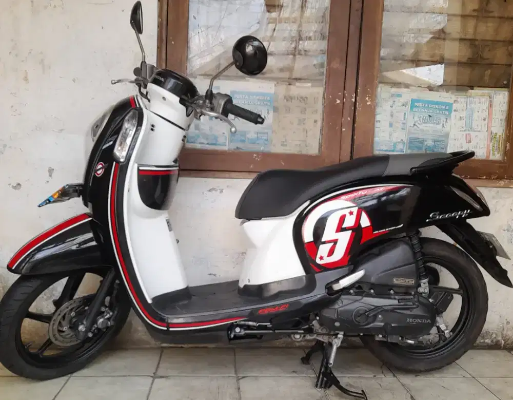 Honda scoopy 2016 stater halus iss cw asli hitam Putih B dki pusat