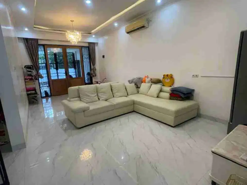 Dijual Rumah 2 Lantai jalur Boulevard Di Regensi Melati Mas