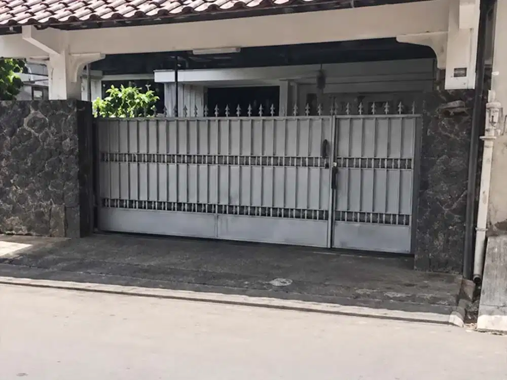 Jual Rumah Kemang Jakarta Selatan LT 360 m² SHM Bebas Banjir Lokasi Strategis