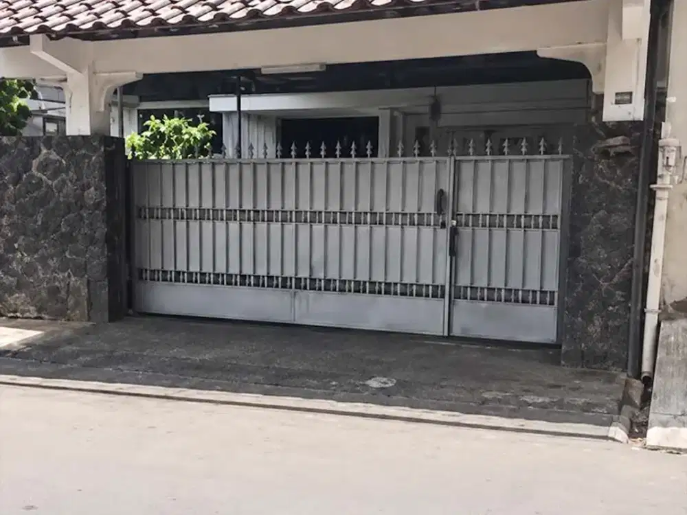 Jual Rumah Kemang Jakarta Selatan LT 360 m² SHM Bebas Banjir Lokasi Strategis