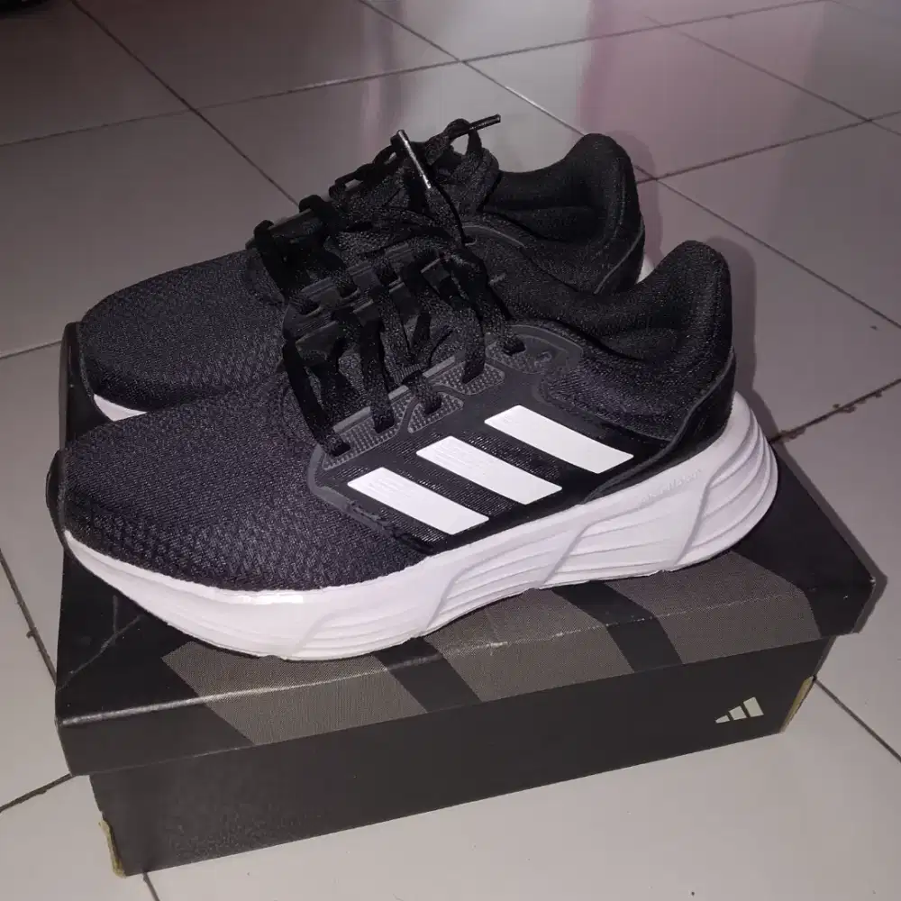 SEPATU WANITA DEWASA MEREK ADIDAS