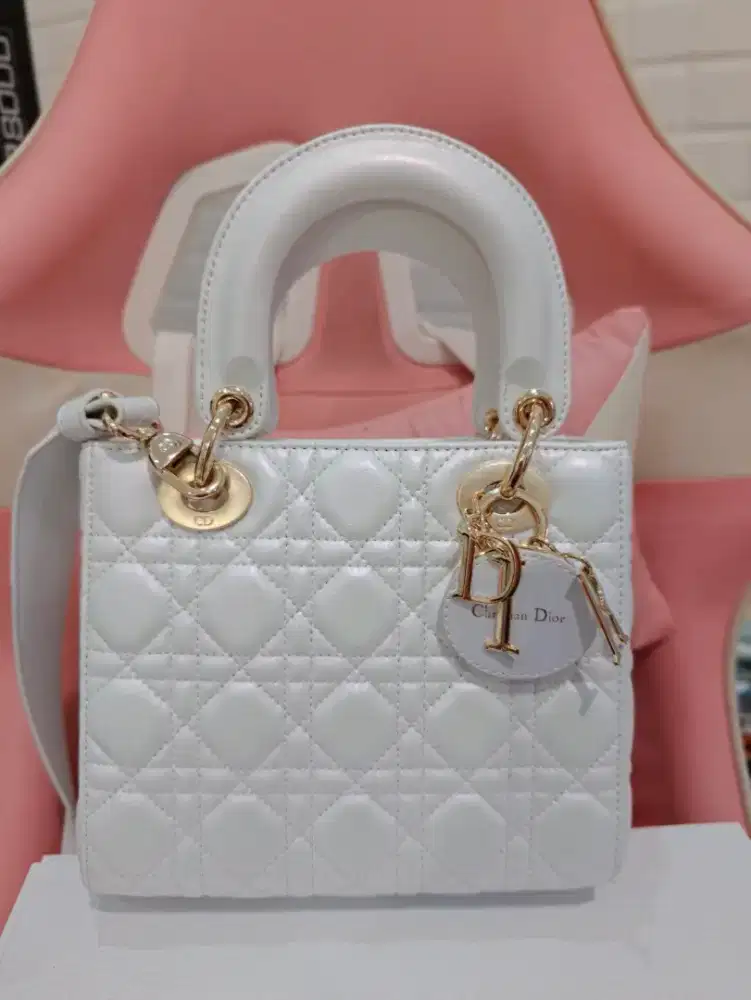 Tas dior wanita terbaru