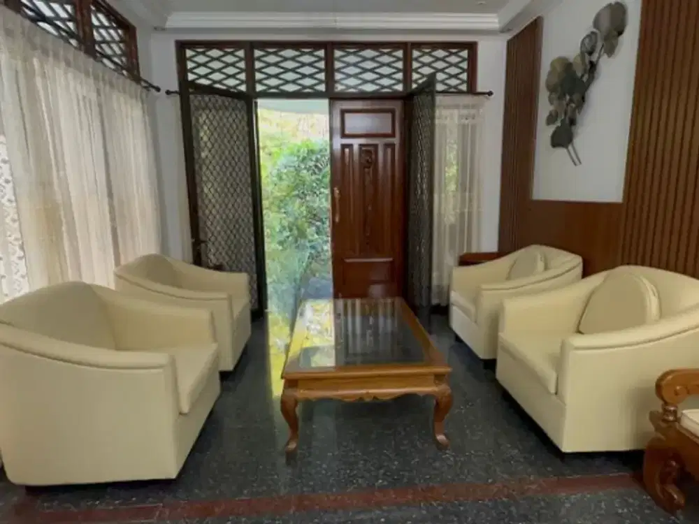 Disewakan rumah nyaman bagus ada kolam renang siap huni di senopati jakarta selatan