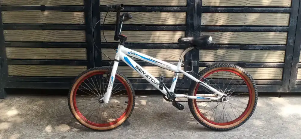 Sepeda BMX Senator