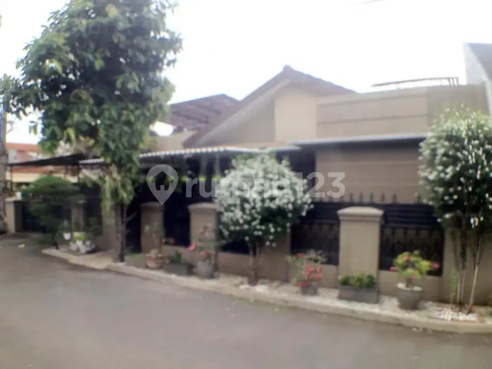 Dijual Cepat Rumah 1 Lantai Bagus Siap Huni, Berlokasi di Bintaro, Sus.sp+fasl