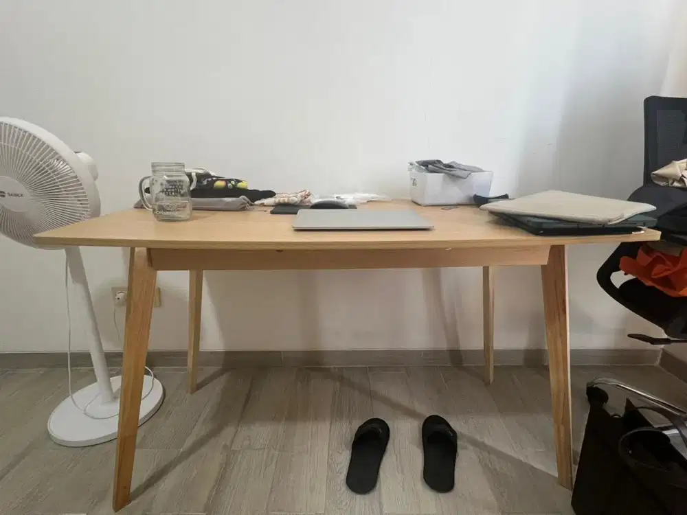 Meja makan belajar