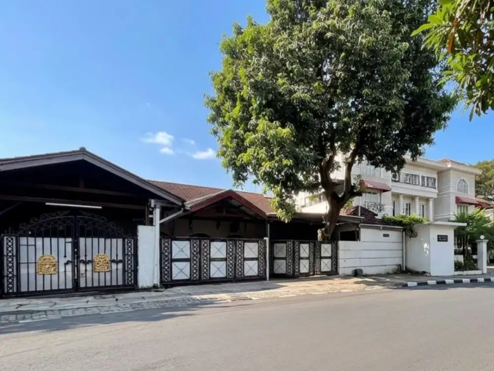 RUMAH SELUAS 2X LAPANGAN BASKET DI JALAN UTAMA ASEM BARIS RAYA TEBET !