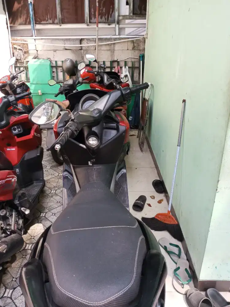 Yamaha NMAX merah