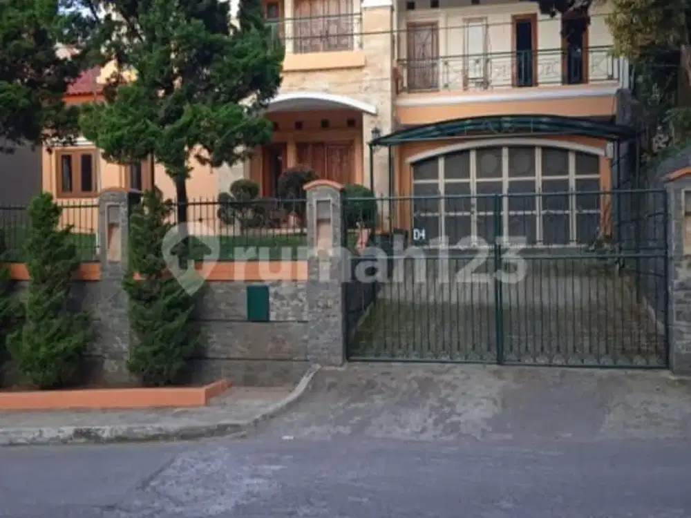 Rumah Dalam Komplek Setiabudi Regency Strategis