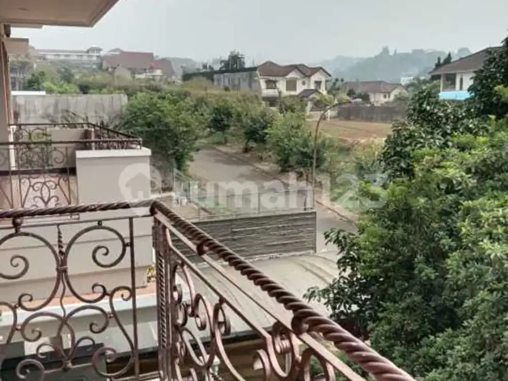 Dijual Rumah Mewah Setiabudi Regency Kolam