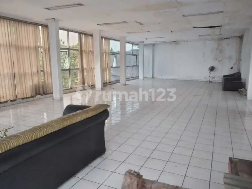 Dijual Gedung 3lt Mainroad Soekarno Hatta