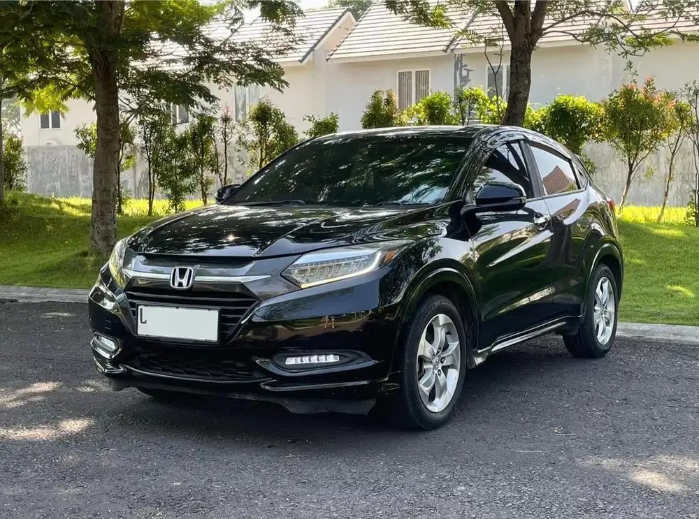 Honda HRV 1.5 E CVT 2015 Hitam Matic Plat L