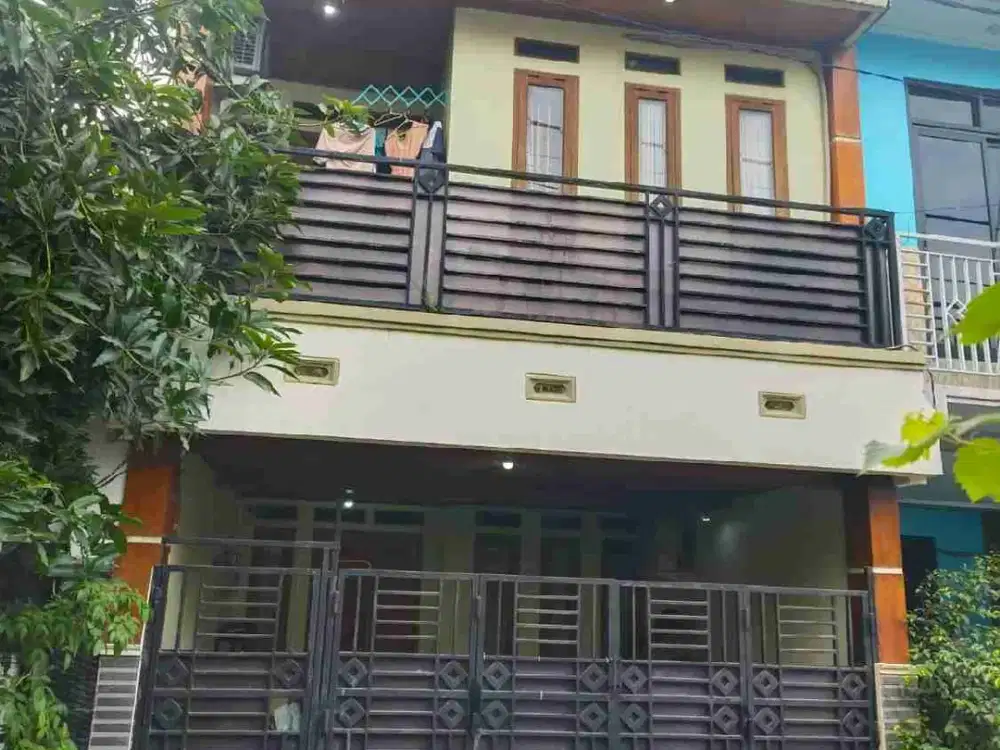 rumah 2 lantai siap huni, bebas banjir, semi furnished di perumahan mutiara gading timur, mustika jaya, bekasi timur