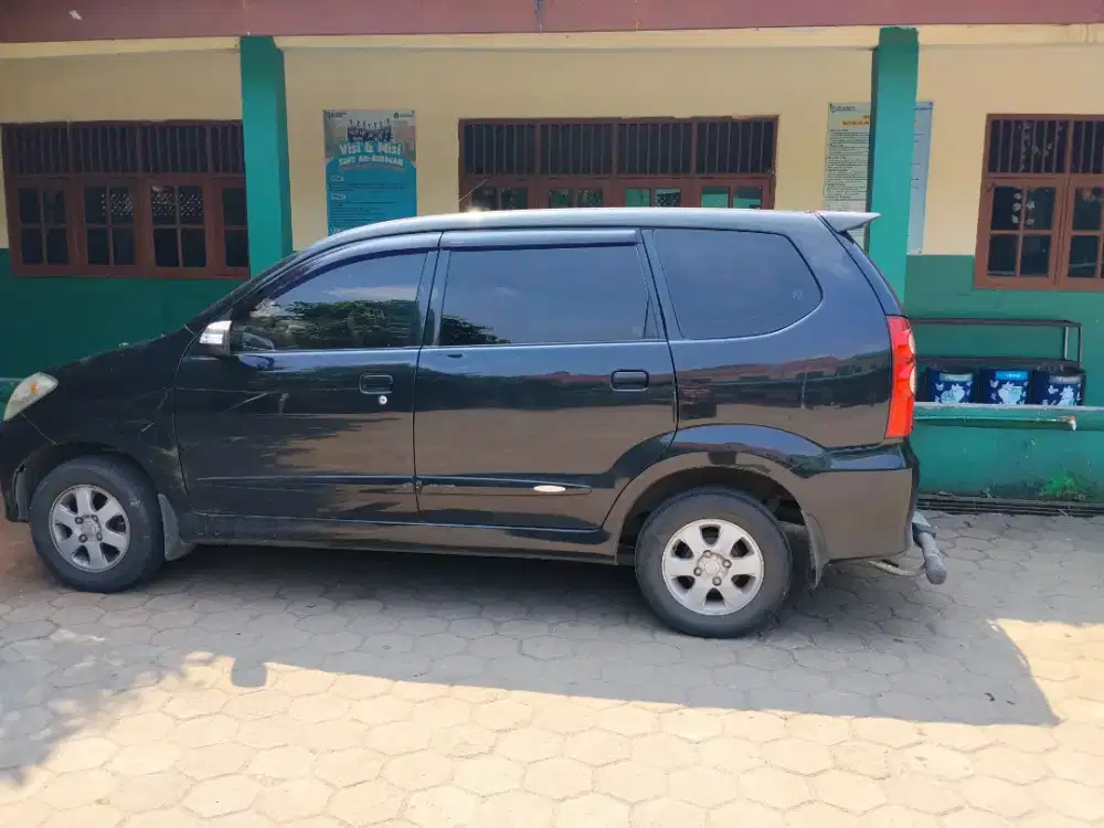 Daihatsu xenia 2010 metik harga pass