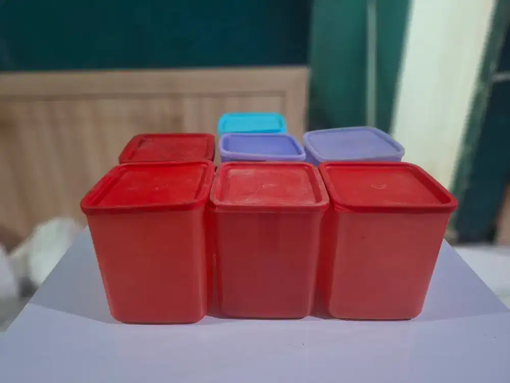 Wadah Plastik Kotak Bekas