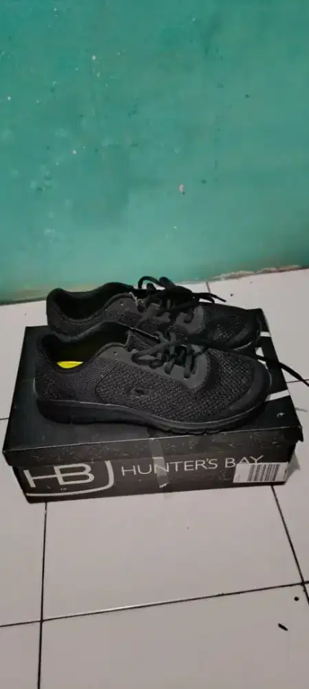 Sepatu sekolah pria