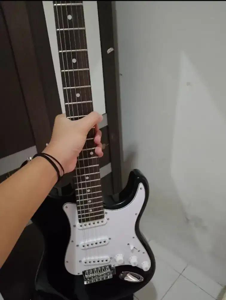 gitar custom stratocaster bekas