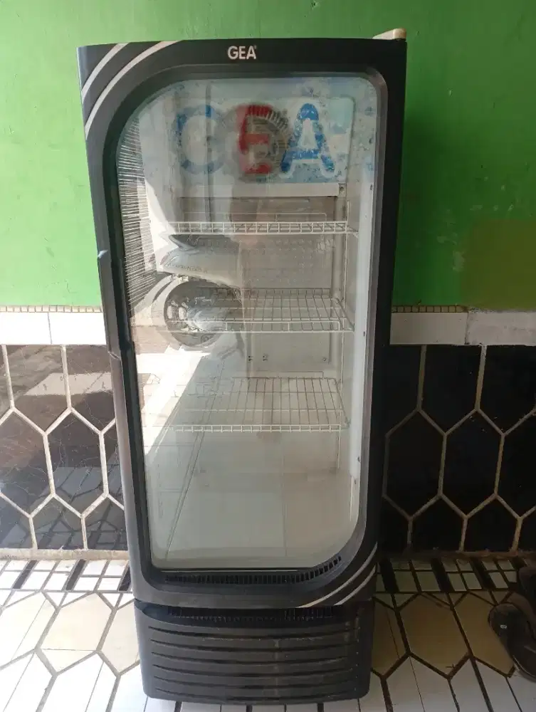 KULKAS SHOWCASE GEA