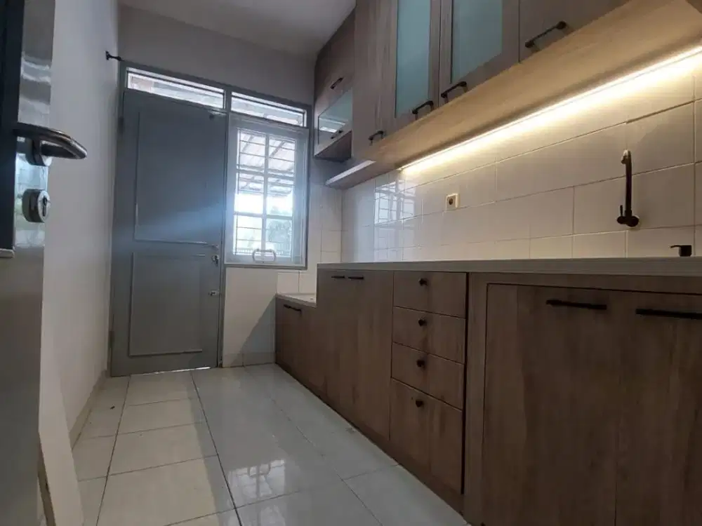 Disewakan Rumah Siap Huni di Komplek Perumahan Metland Puri Cipondoh Tangerang