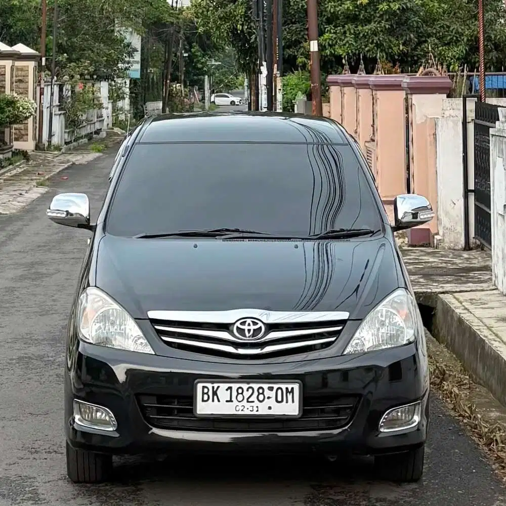 Toyota Kijang Innova 2010 Bensin