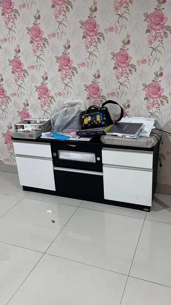 Meja tv serba guna