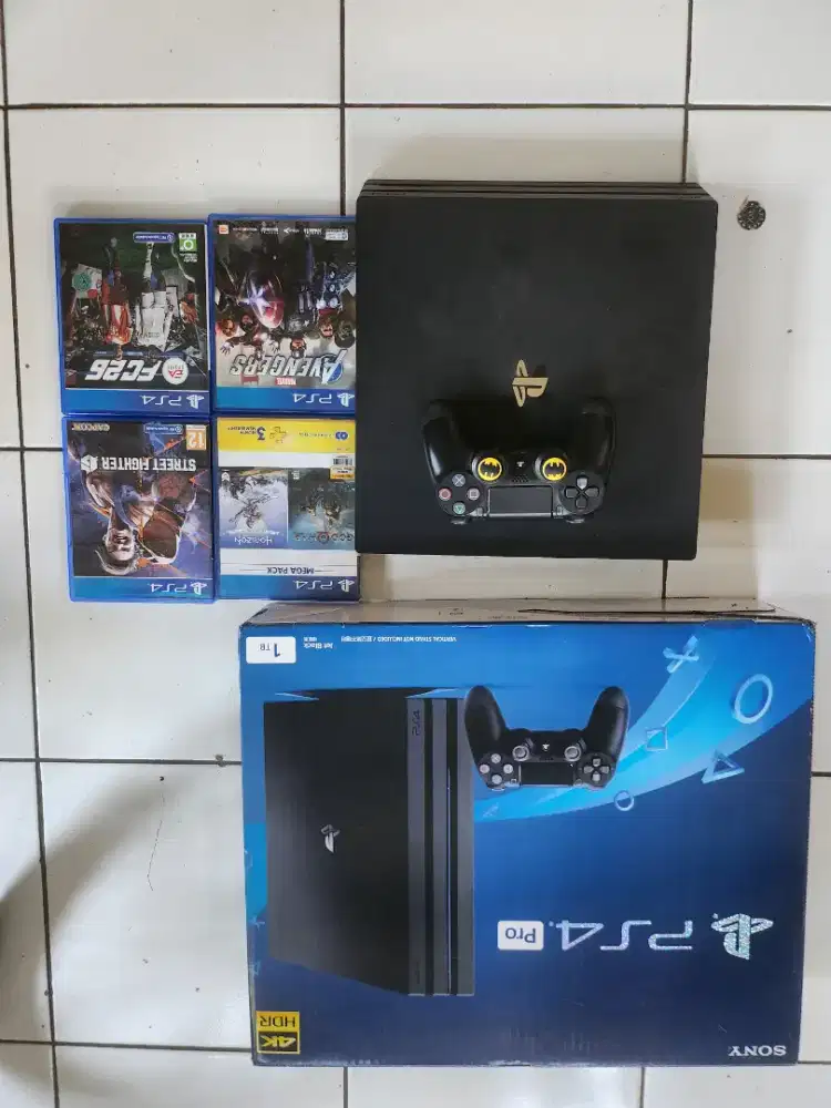 PS4 PRO 1 TB JET BLACK MULUS ( 1 Stick + 4 Games )
