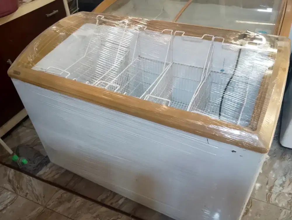 Jual freezer display Kapasitas 330L mulus