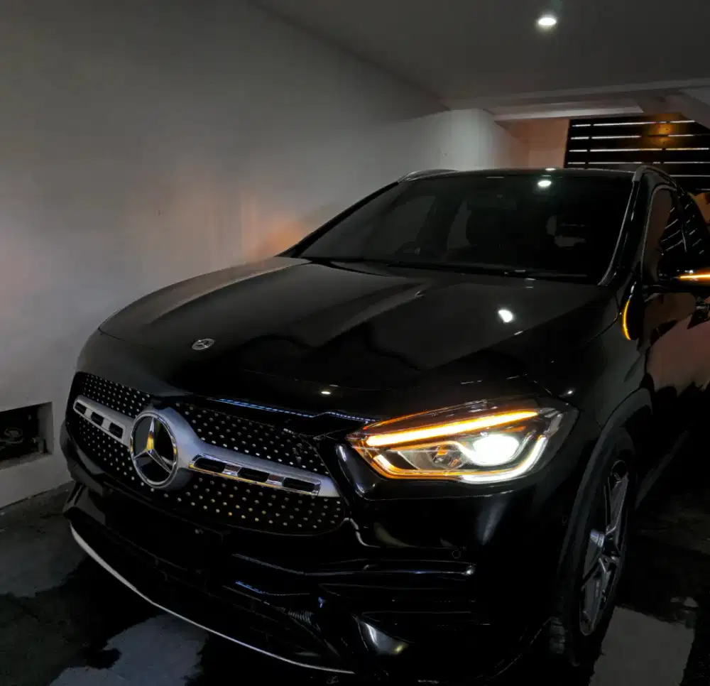 Mercedes Benz GLA 200 AMG Line 2023 Hitam