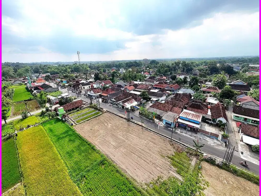 Mangku Jalan Aspal Tanah Yogyakarta di Kalasan