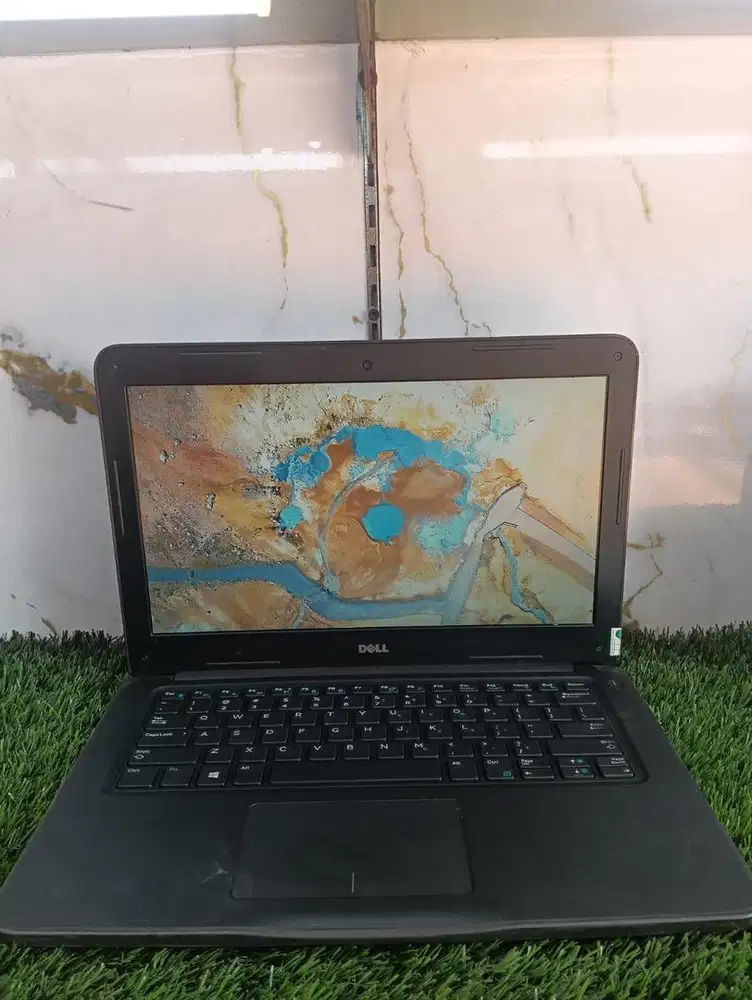 Laptop dell latitude 3380 core i3 4/256gb