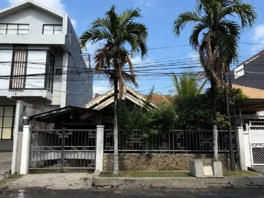 Rumah di Darmo Permai Selatan , Hadap: Utara Listrik: 3500 Kwh