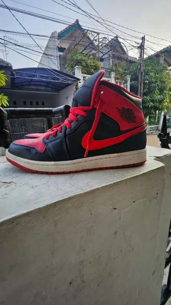 DIJUAL AIR JORDAN 1 MID white black red