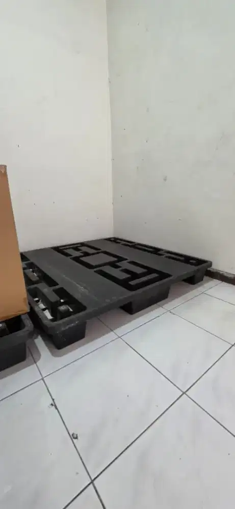 Palet plastik baru rebut sebelum habis