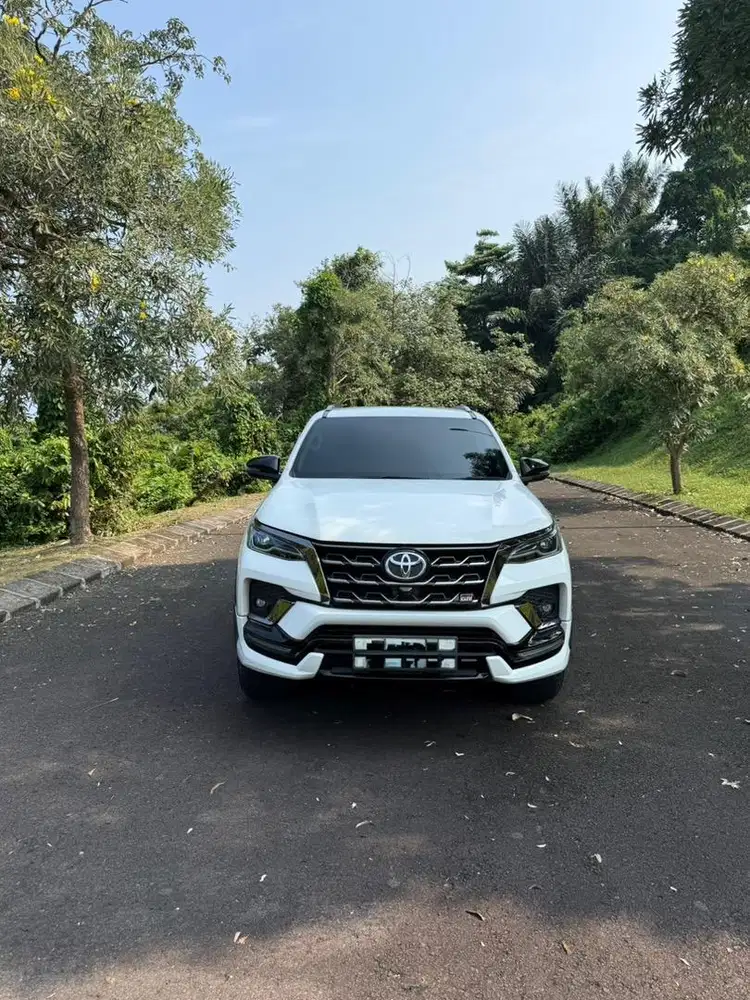 Toyoto Fortuner GR SPORT (2023)