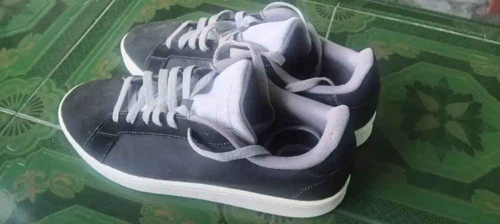 Sepatu Re Adidas sample