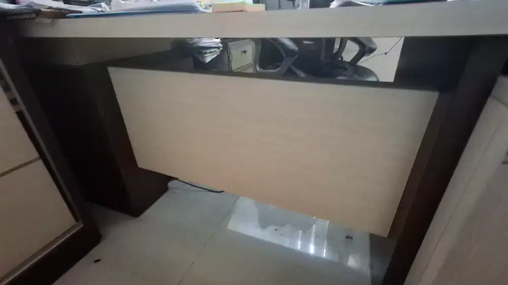 Meja Kerja Direktu
