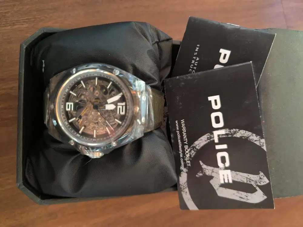 Jam Pria Merek POLICE