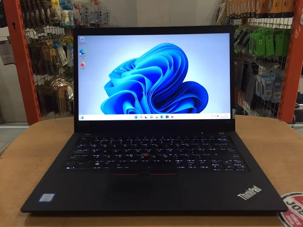 Lenovo ThinkPad T490 Core i7Gen8 Ram 16GB SSD 256GB Slim Mulus