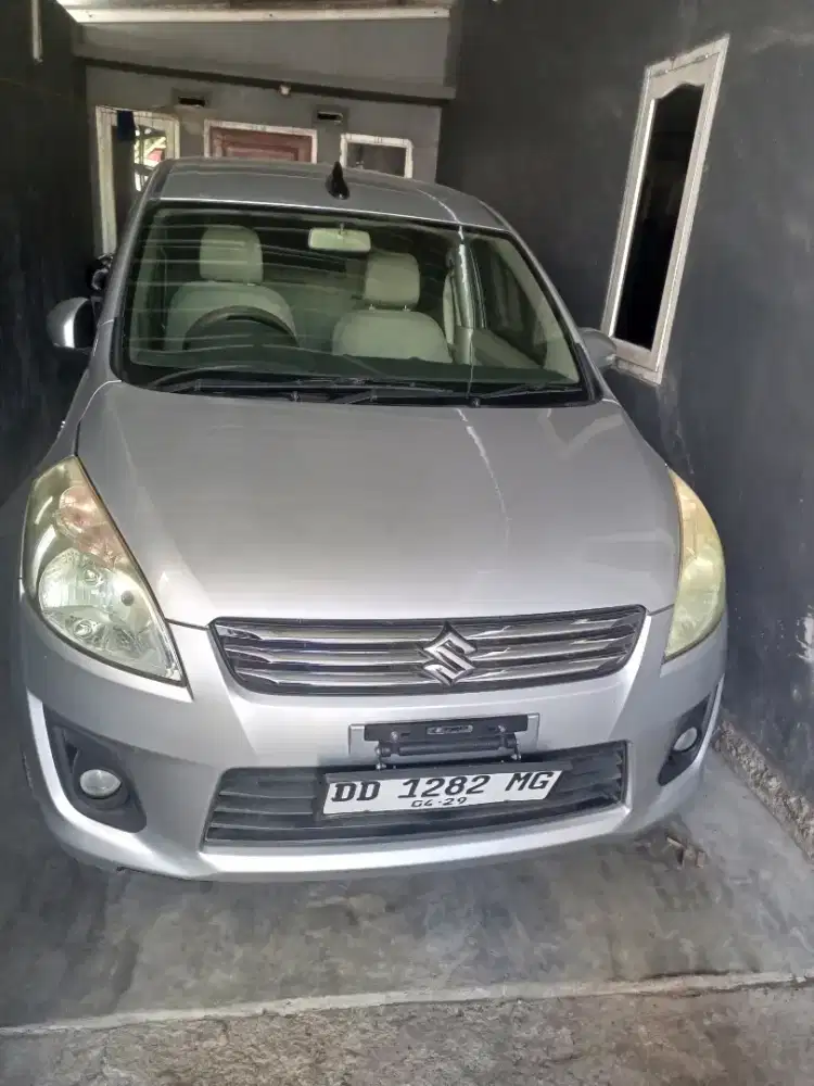 Di jual mobil bekas Suzuki r tiga