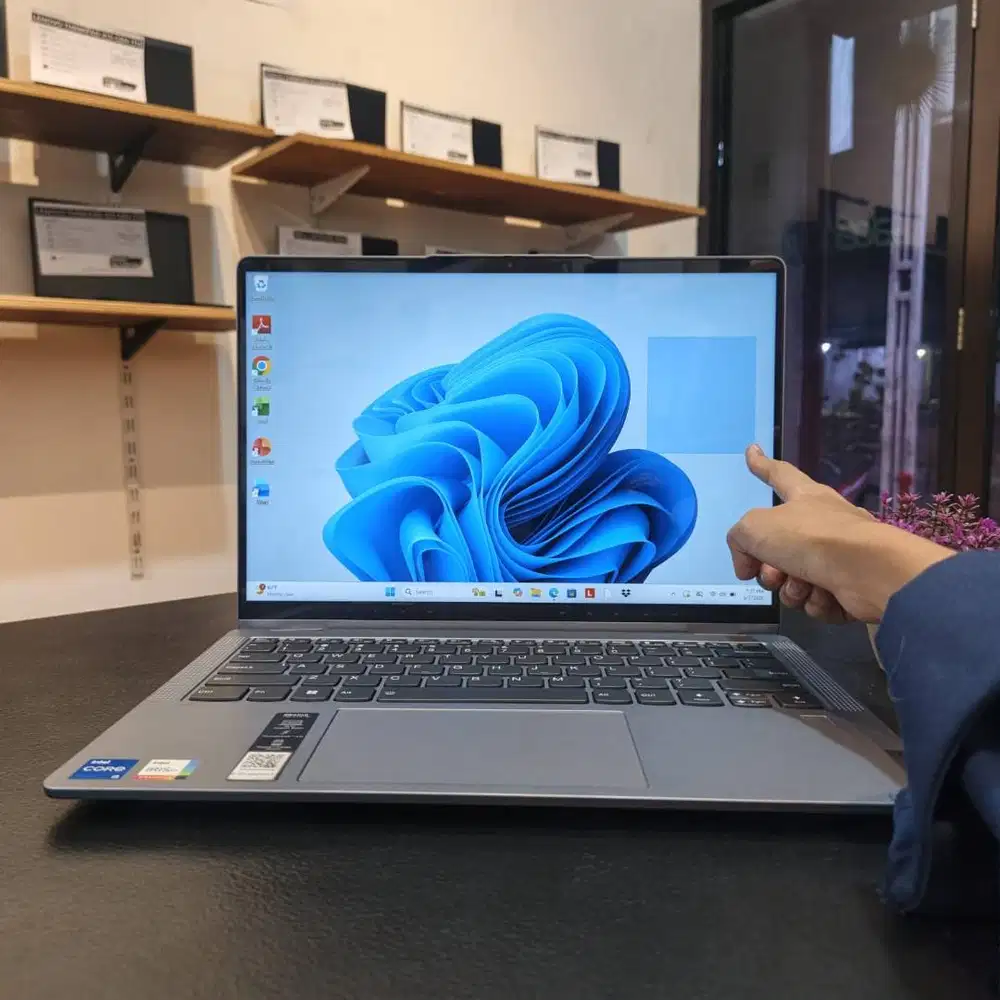 BU!! DIJUAL CEPAT LAPTOP TOUCHSCREEN FLIP 360 DARI LENOVO IP FLEX 5i-1