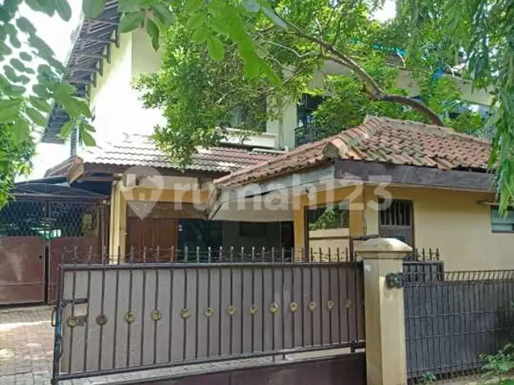 Rumah Mewah di Ciracas - LT 849 m², 9 Kamar, Garasi 10 Mobil, Cocok Hunian & Usaha, TAT