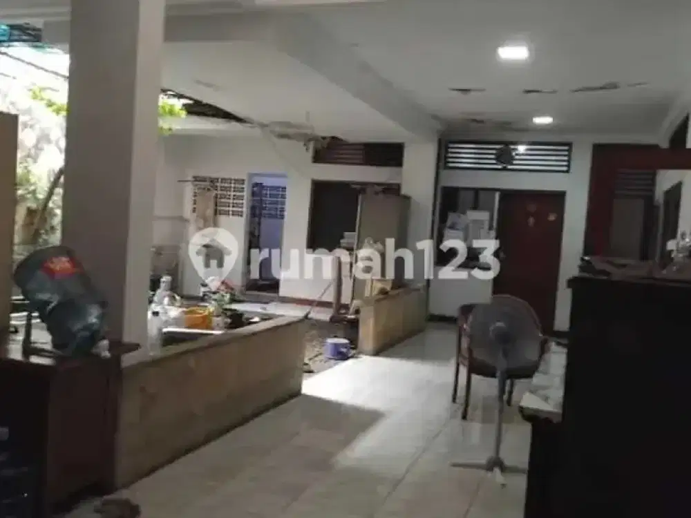 Rumah Ex Kantor di Area Komersial Tebet - Potensi Besar untuk Usaha atau Investasi!, Tat