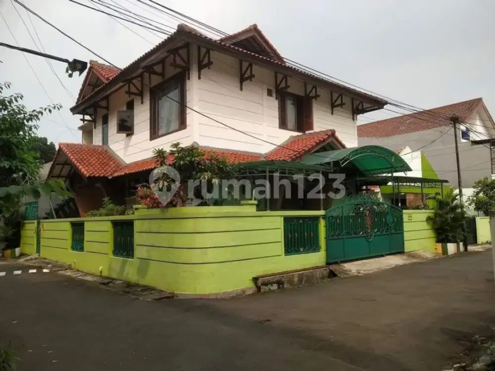 Rumah Bagus 2 Lantai di Bintaro Tangerang Selatan