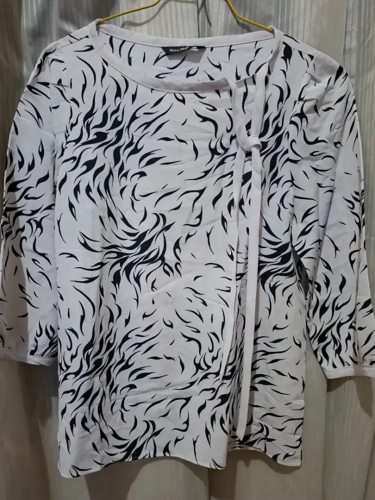 Baju atasan merk Neu Amor size S