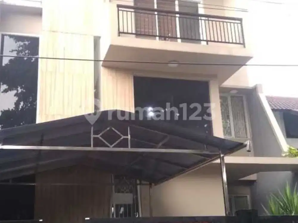 Turun Harga!! DIJUAL Rumah 3 lantai, bagus, rapi dan siap huni DLT