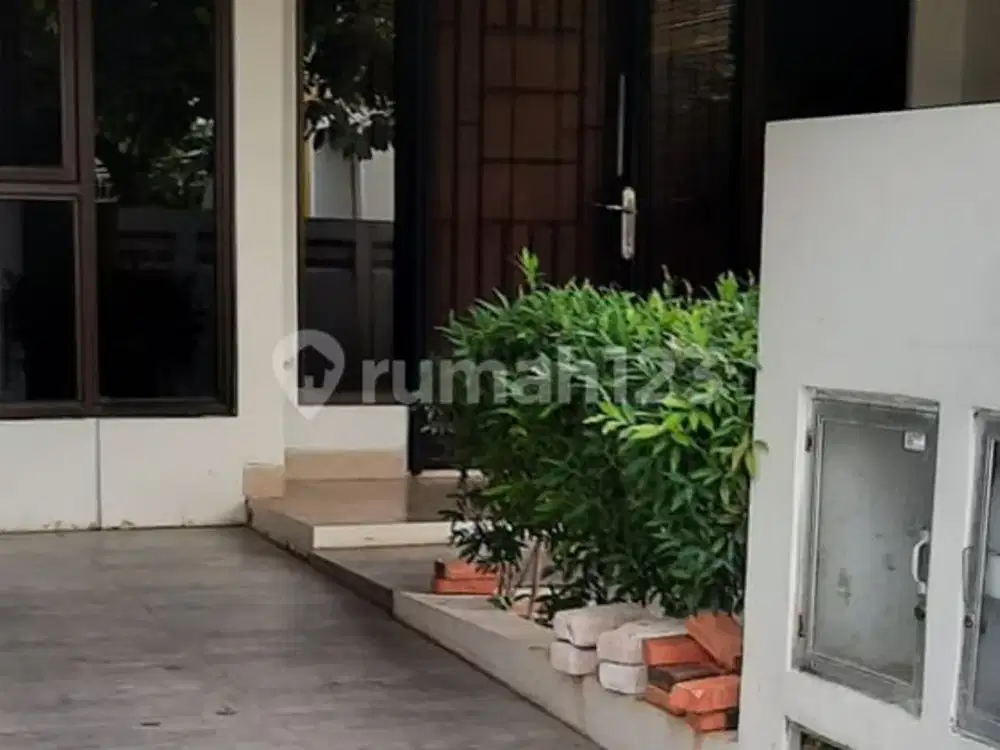 Rumah Bagus siap huni Lokasi strategis Di Bintaro