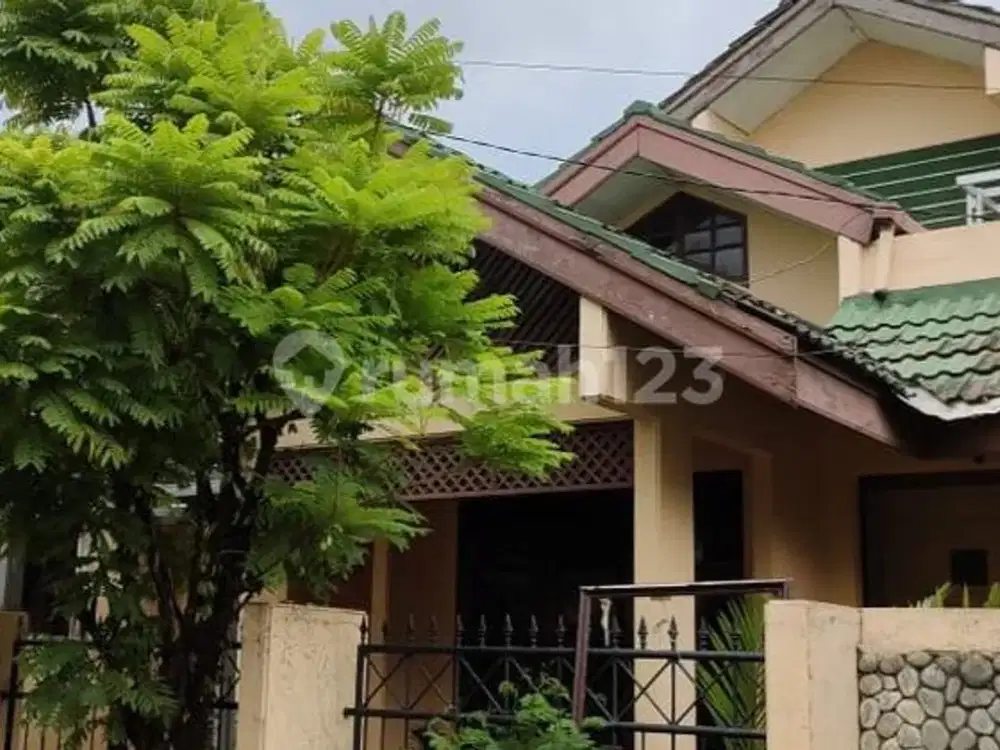 Rumah Bagus siap huni lokasi strategis di Bintaro sek 5