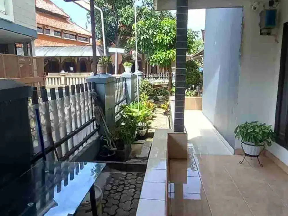 Di jual rumah 2 lantai hook  depan masjid margahayu raya kota bandung